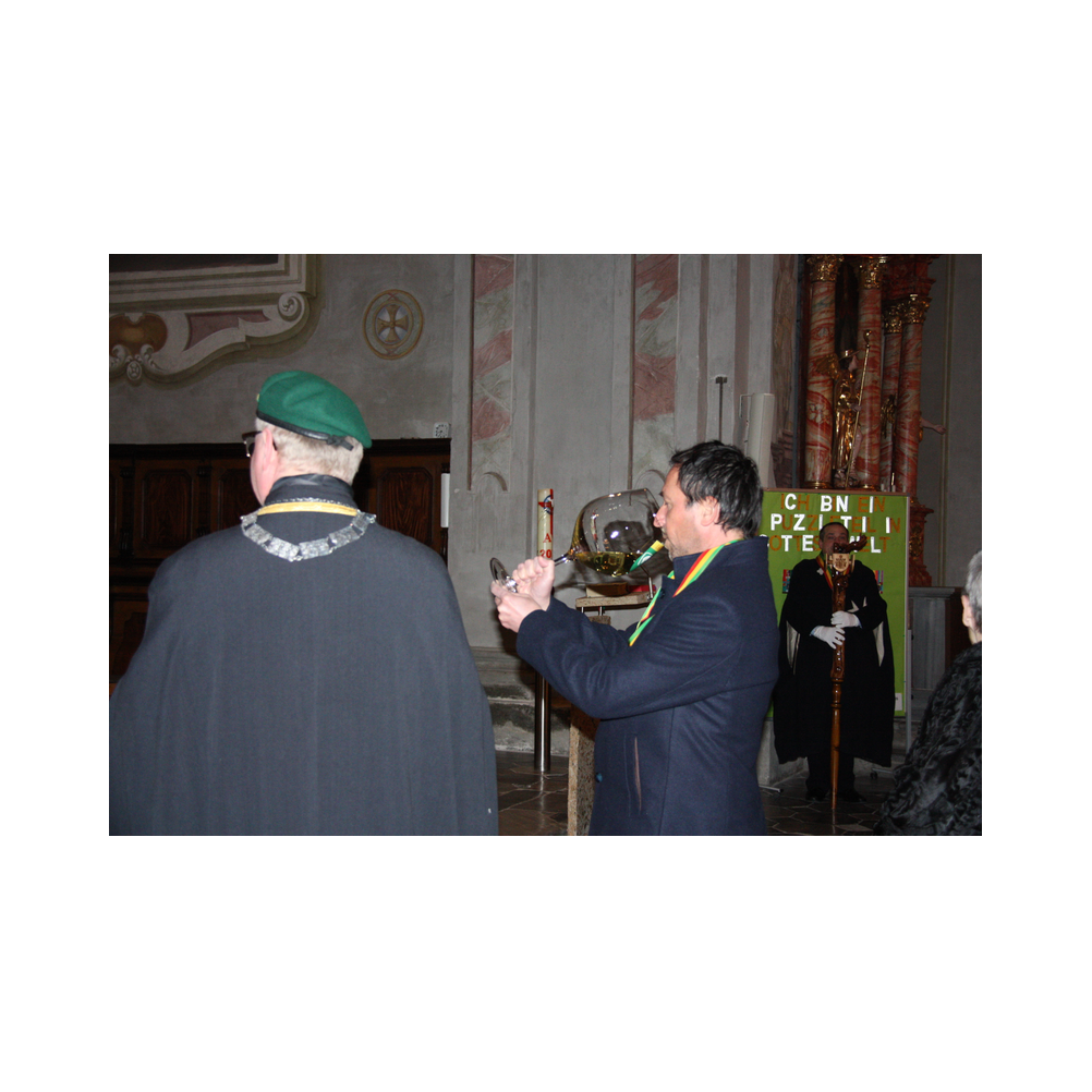 Weinsegnung in der Stadtpfarrkirche Köflach, im Dezember 2024. Segnung in der Kirche, Agappe und Ausklang