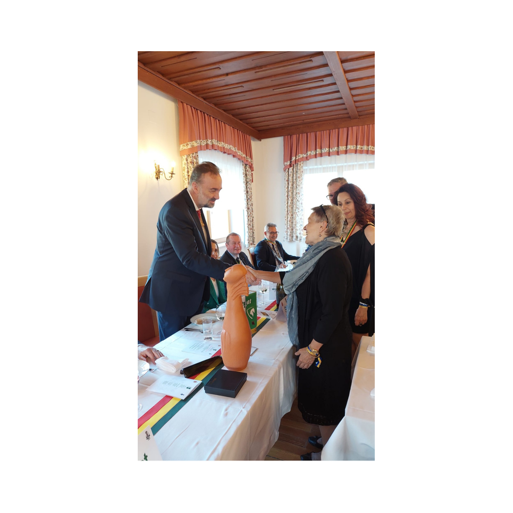 Legastsfest 10 Jahre Legat Patria Lipizzanae Styriae, Vorprogramm in Piber, Agappe in Köflach, Festzug zur Kirche, Fest in der Kirche, Essen beim Windl, Überreichung der Skulptur von Elisabeth Raunig an Karl von Hanbsburg, Ausklang