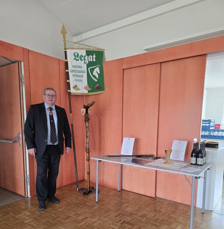 Einzug in die Kirche von Graden beim Frühlingsfest