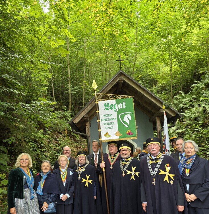 Einzug in die Kirche von Graden beim Frühlingsfest