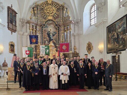 Einzug in die Kirche von Graden beim Frühlingsfest