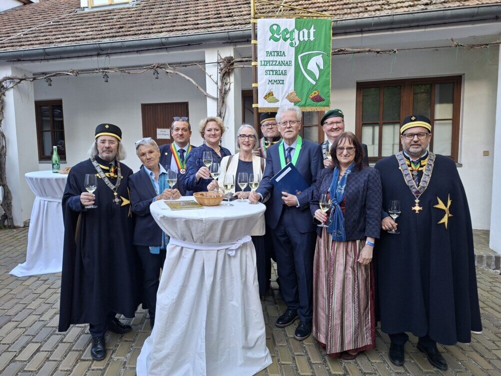 Einzug in die Kirche von Graden beim Frühlingsfest